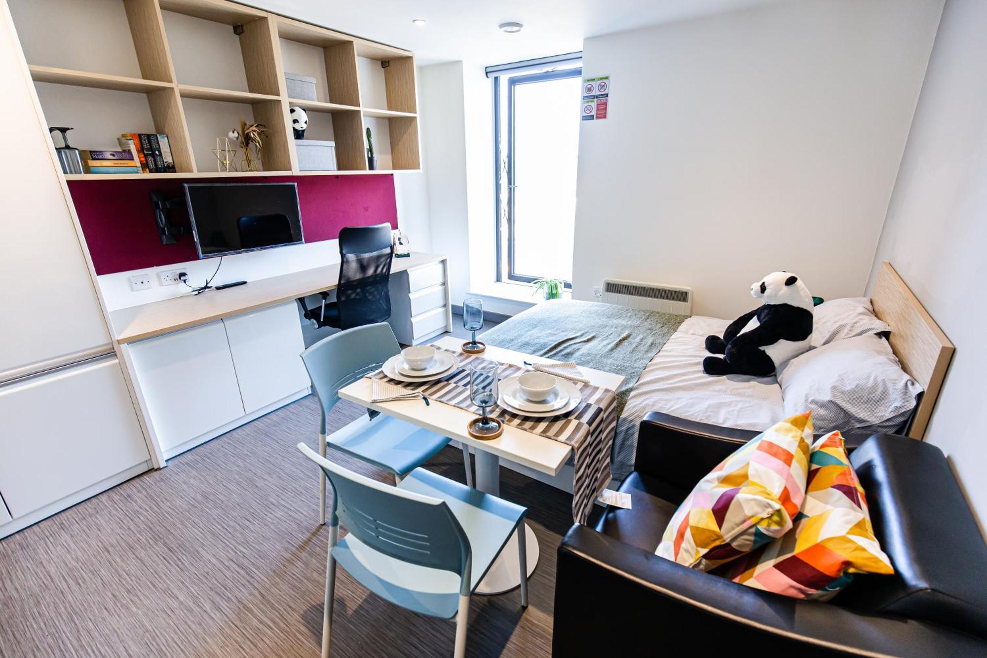 New Era Living - Private Next To Bramall Lane *